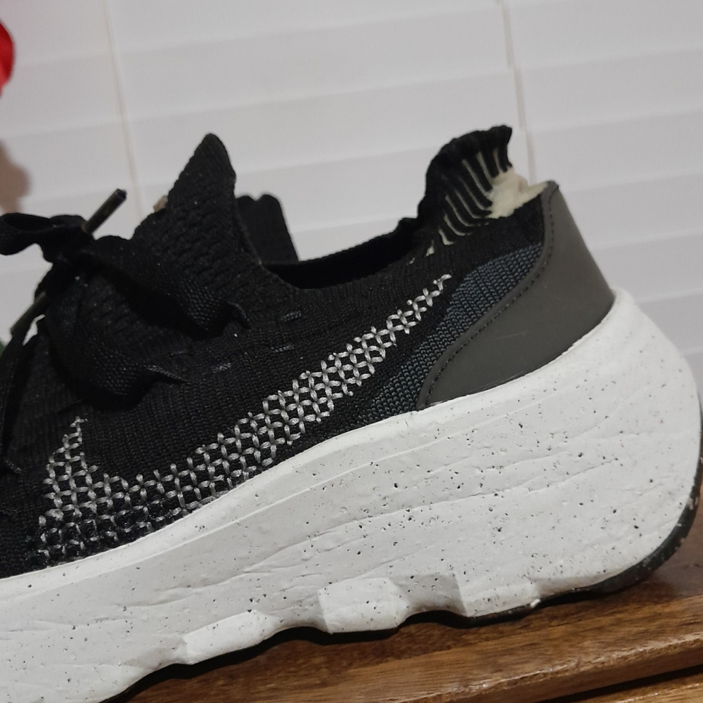 SOLD๐ ๐ ๐ ๐ ๐ ๐ Women's Nike Space Hippie Carbon Black Preowned sz 9.5 EU41 - Picture 2 of 11